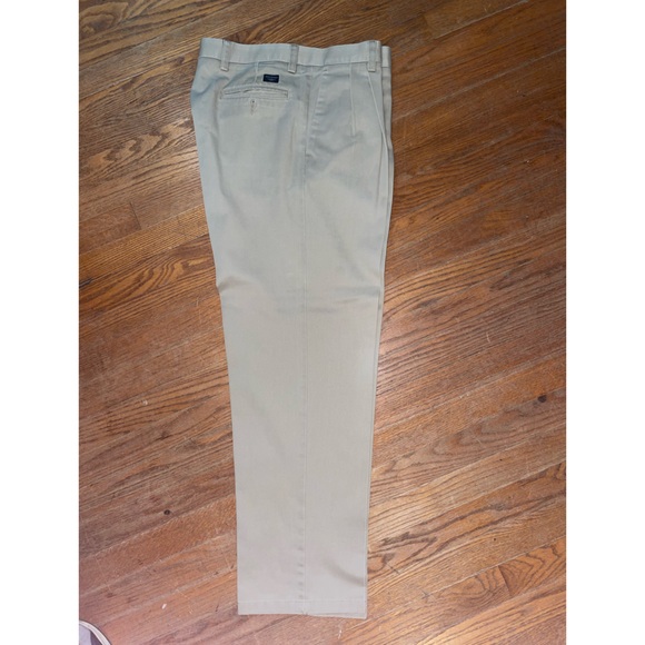 Dockers individual fit khaki pants. Waist 33 length 30 - Picture 4 of 6